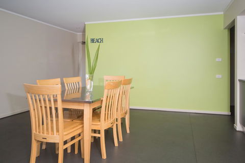 Corrigans Cove - Taree Accommodation 11