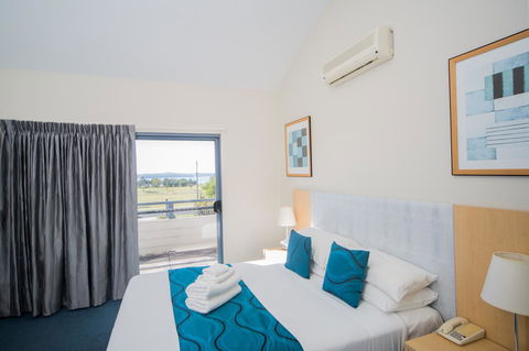 Corrigans Cove - Taree Accommodation 4