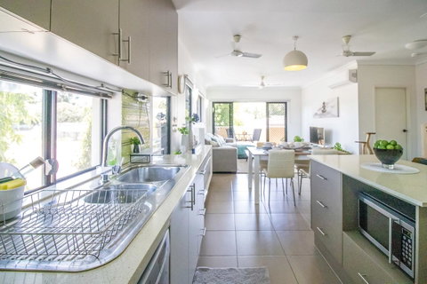ZEN QUEST - The NOMADS PAD Near Nightcliff Markets & Sunset Foreshore - Taree Accommodation 25