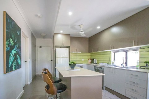 ZEN QUEST - The NOMADS PAD Near Nightcliff Markets & Sunset Foreshore - Taree Accommodation 27