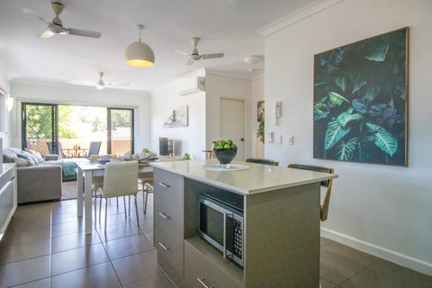 ZEN QUEST - The NOMADS PAD Near Nightcliff Markets & Sunset Foreshore - Taree Accommodation 24