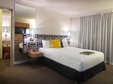 QT Canberra - Taree Accommodation 8