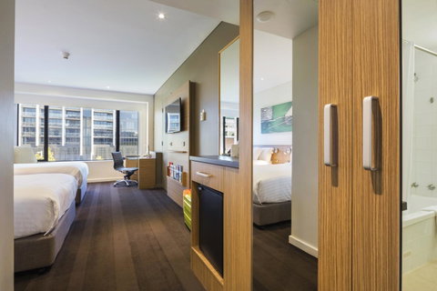 Crowne Plaza Canberra, An IHG Hotel - Taree Accommodation 23