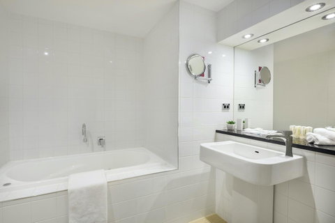 Crowne Plaza Canberra, An IHG Hotel - Taree Accommodation 28