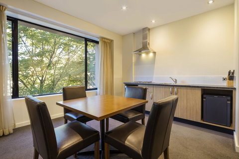 Crowne Plaza Canberra, An IHG Hotel - Taree Accommodation 39