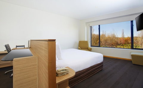 Crowne Plaza Canberra, An IHG Hotel - Taree Accommodation 41