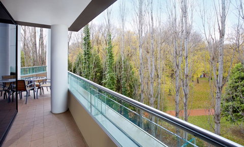 Crowne Plaza Canberra, An IHG Hotel - Taree Accommodation 12
