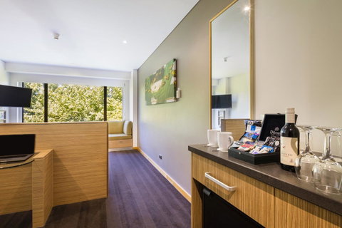 Crowne Plaza Canberra, An IHG Hotel - Taree Accommodation 42