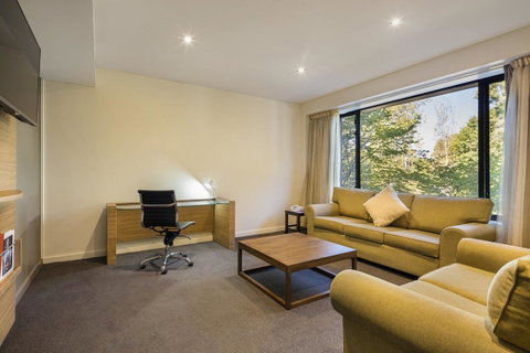 Crowne Plaza Canberra, An IHG Hotel - Taree Accommodation 37