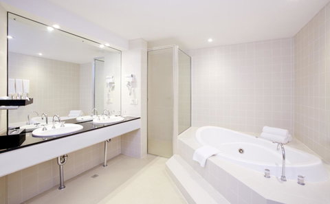 Crowne Plaza Canberra, An IHG Hotel - Taree Accommodation 20