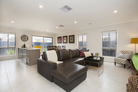 BOUTIQUE STAYS - Carinya - Taree Accommodation 0