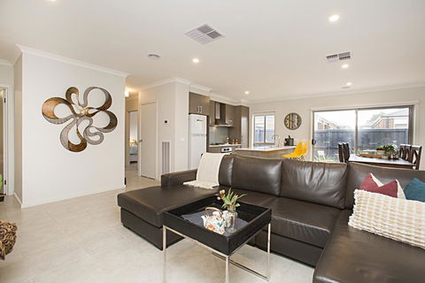 BOUTIQUE STAYS - Carinya - Taree Accommodation 1