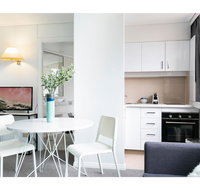 Bright modern studio steps from the action - Taree Accommodation