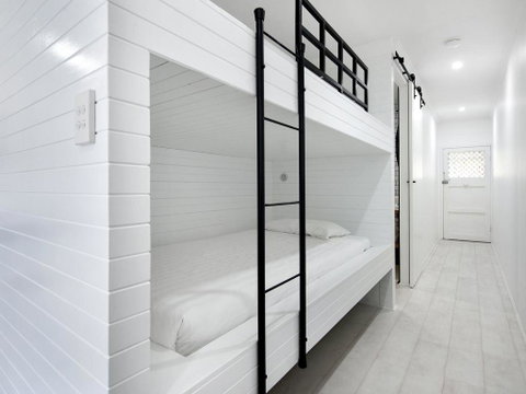 Burleigh By The Sea - Taree Accommodation 3