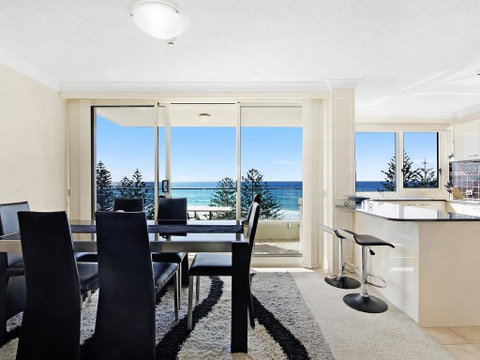 Burleigh Heads Private 2 Bed Ocean View - Taree Accommodation 3