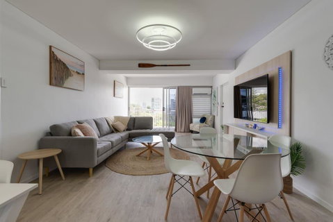 Burleigh Point Beach Vibes Stylish And Modern - Taree Accommodation 2