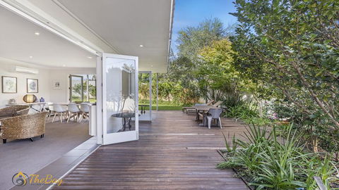 Campbell Cove - 60 Campbell Avenue - Taree Accommodation 0