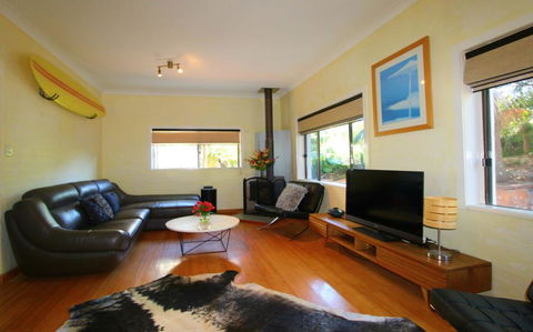 Cape Cod Beach House, 25 Skyline Crescent - Taree Accommodation 0