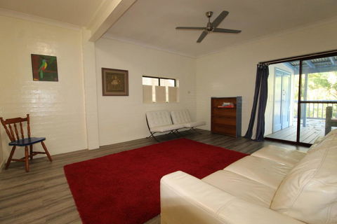 Cape Cod Beach House, 25 Skyline Crescent - Taree Accommodation 1