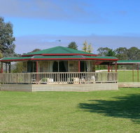Carolynnes Cottages - Taree Accommodation
