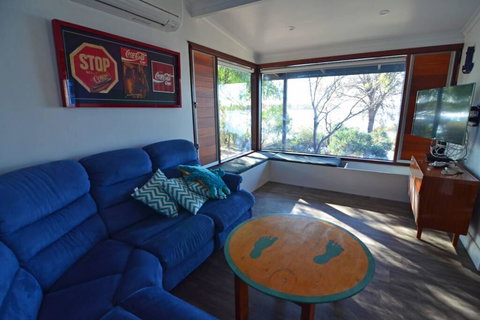 CDC-625 Beach House Incl.rear 2BR Studio - Taree Accommodation 2