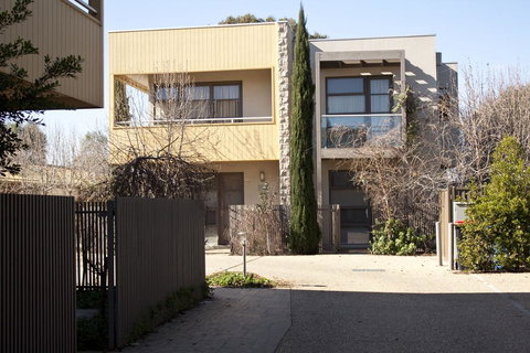 Central Shepparton Apartments - Taree Accommodation 0