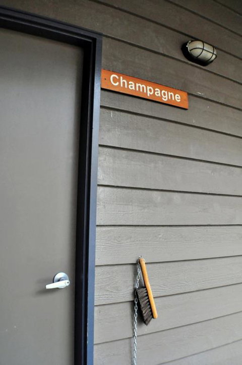 Champagne - Taree Accommodation 3