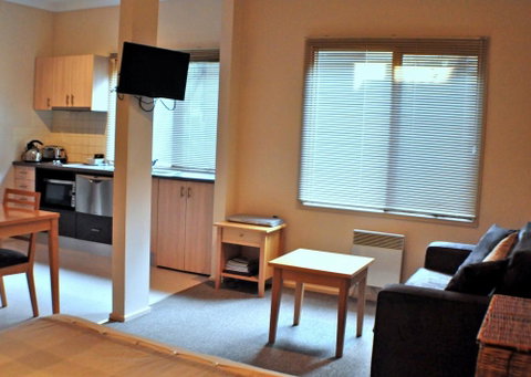Champagne - Taree Accommodation 0