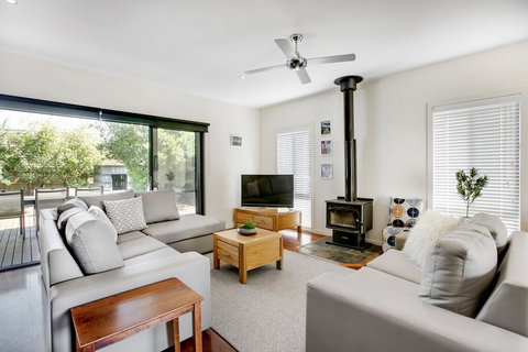 Charchie's By The Sea Pet Friendly Family Home, Close To Beach - Taree Accommodation 2