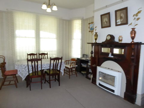 Claremont Farmhouse - Taree Accommodation 2