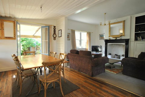 Cooma Cottage - Taree Accommodation 1