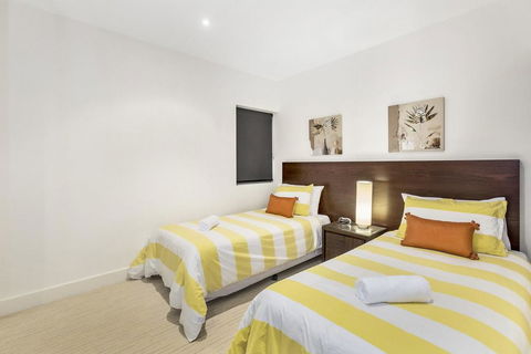 COTTON BEACH APARTMENT 33 WITH POOL VIEWS - Taree Accommodation 3
