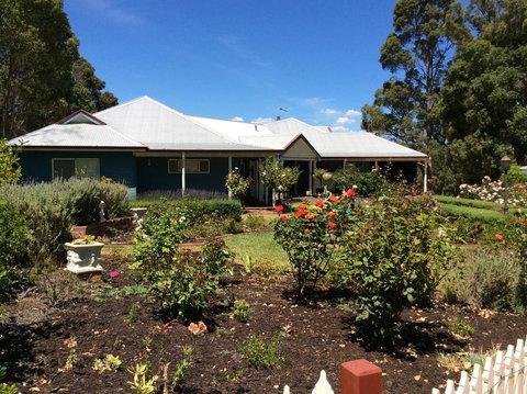 Crabapple Lane - Taree Accommodation 0