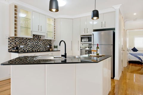 Dolphin Cove - Apt 5 - Taree Accommodation 3