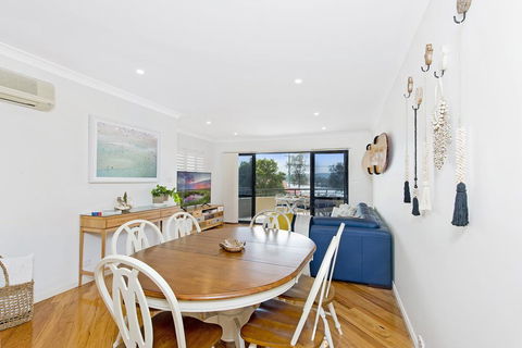 Dolphin Cove - Apt 5 - Taree Accommodation 2