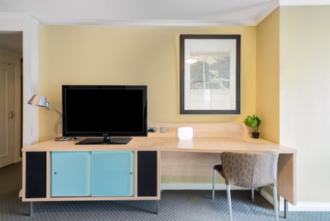 DREAM HARBOUR VIEW 2 BRM // GYM, POOL And PARKING - Taree Accommodation 2