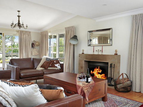 Duncraig House - Open Fireplace, Spa, Pet Friendly - Taree Accommodation 1