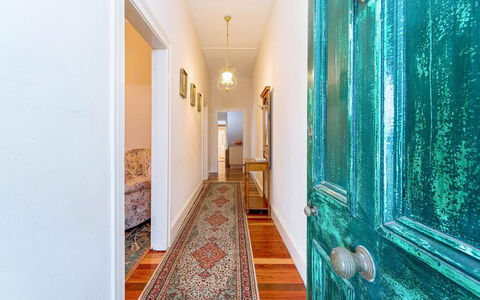 Eliza 1875 Red Brick Duplex Townhouse - Taree Accommodation 1