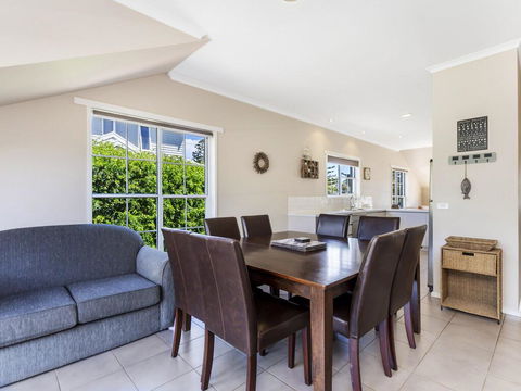Elizas Townhouse - Taree Accommodation 3