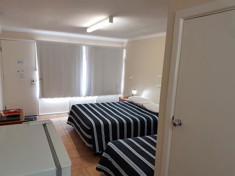 Emu Point Motel - Taree Accommodation 3