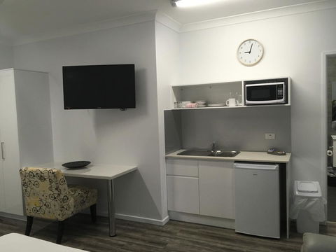 Escape On Lake - Taree Accommodation 1