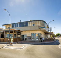 Esplanade Hotel Adelaide - Taree Accommodation