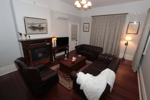 Evelyn House - Taree Accommodation 2