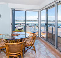 Fairholme 8 Perfect Lakefront Position - Taree Accommodation