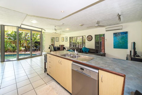 Fannie Bay Art House - Taree Accommodation 0