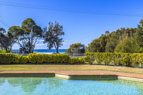Fathoms 8 - Mollymook - Taree Accommodation 2
