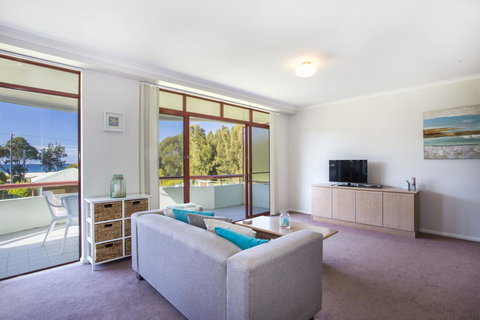 Fathoms 8 - Mollymook - Taree Accommodation 1