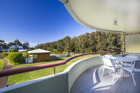 Fathoms 8 - Mollymook - Taree Accommodation 0