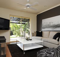 Feathers Serviced Townhouse - Taree Accommodation