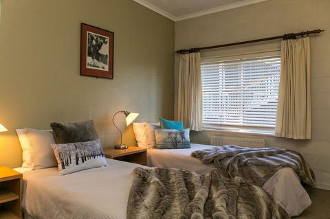 Feathertop Alpine Lodge - Taree Accommodation 1